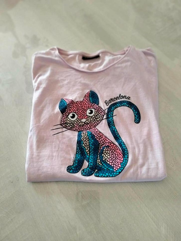 lichtroze T shirt maat 140 - 146 / t shirt Barcelona, Kinderen en Baby's, Kinderkleding | Maat 146, Zo goed als nieuw, Meisje