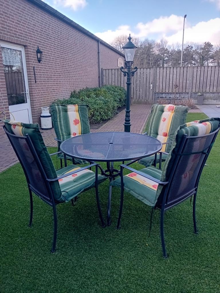 Mooi tuinset met kussens en ronde tafel (105 cm), Tuin en Terras, Tuinsets en Loungesets, Ophalen, Zo goed als nieuw, Tuinset