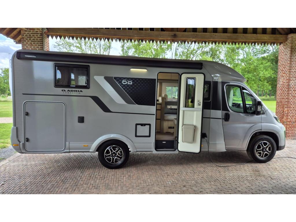 Adria Compact DL 60 YEARS UITVOERING, Automaat, Afzuigkap, Ringverwarming, Fiat