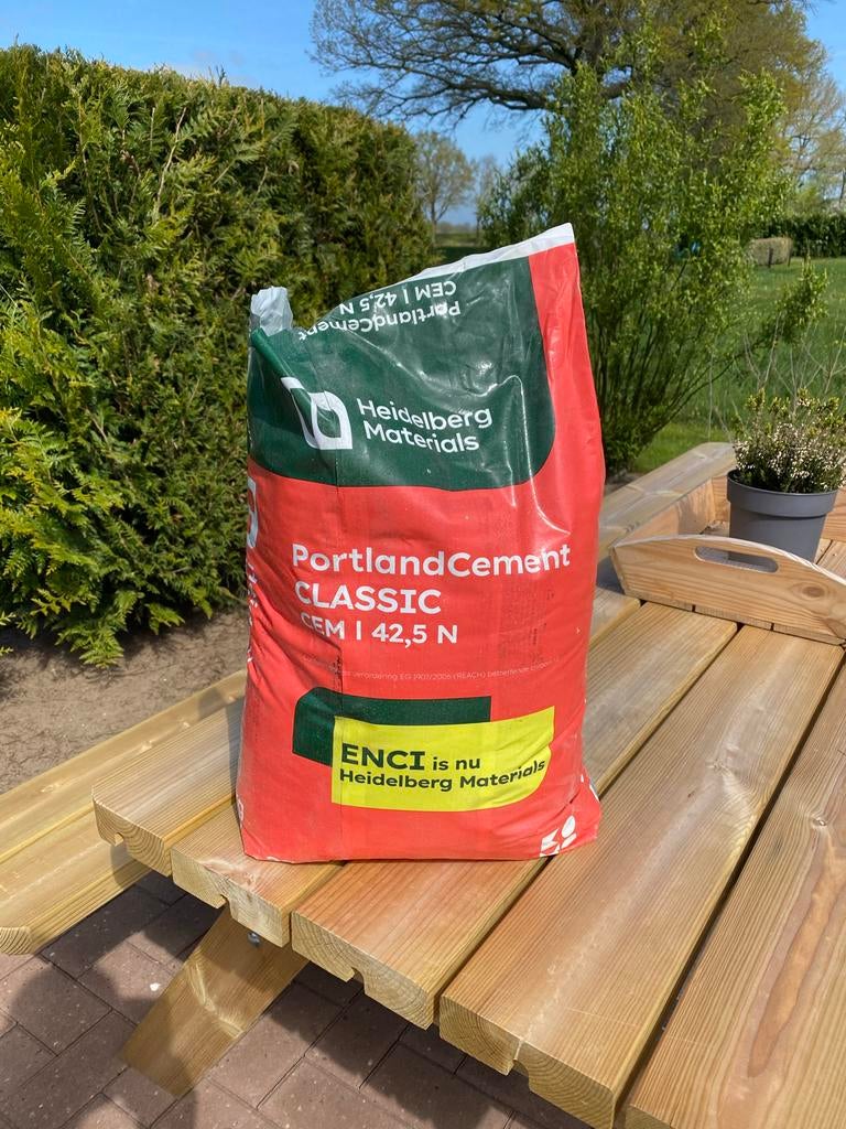 Portland cement - bijna volle zak, Ophalen, Zo goed als nieuw