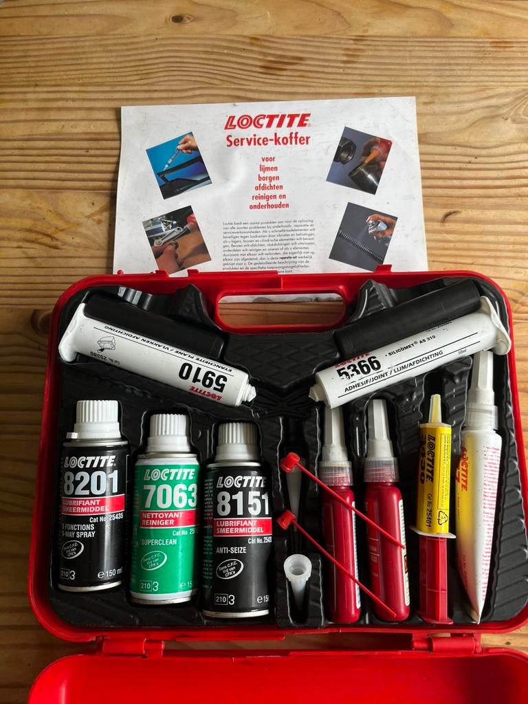 Loctite Service-koffer met diverse lijmen en reinigers, Ophalen, Zo goed als nieuw