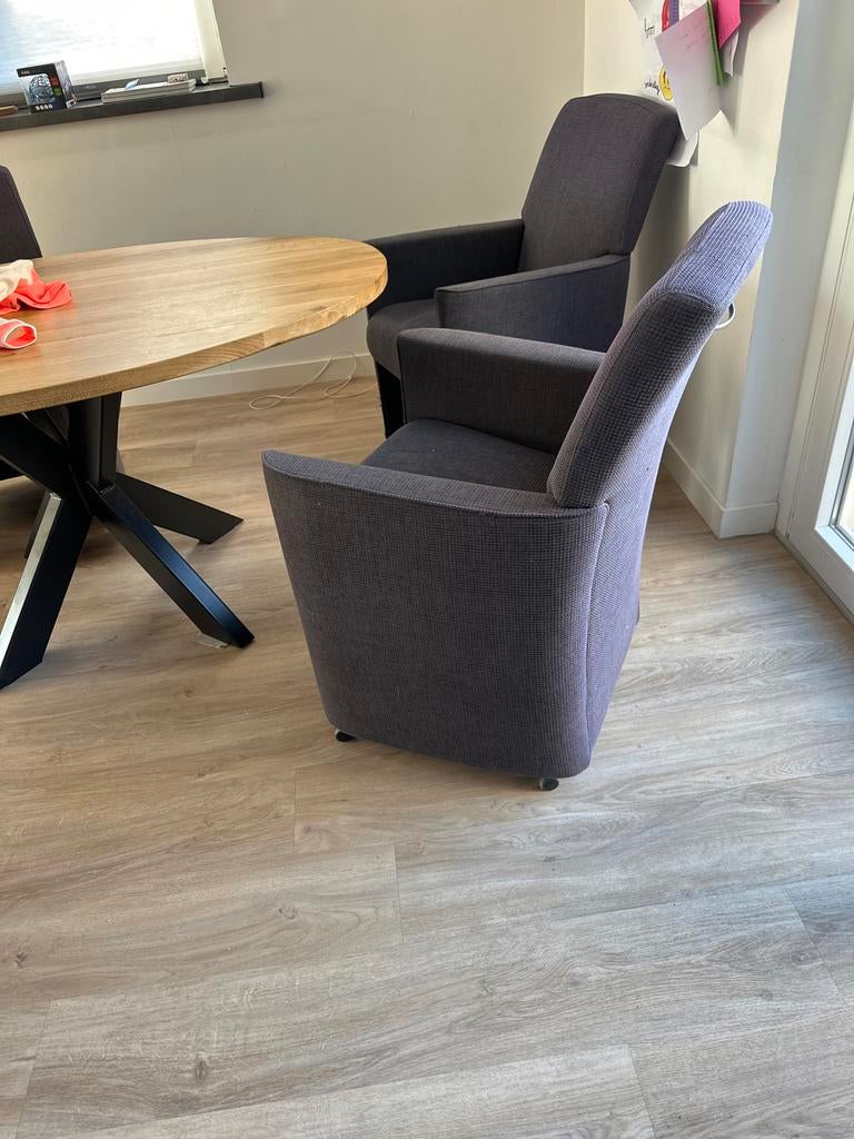 Comfortabele eetkamerstoelen met wieltjes (4 stuks), Huis en Inrichting, Stoelen, Gebruikt, Vier, Stof, Grijs, Ophalen