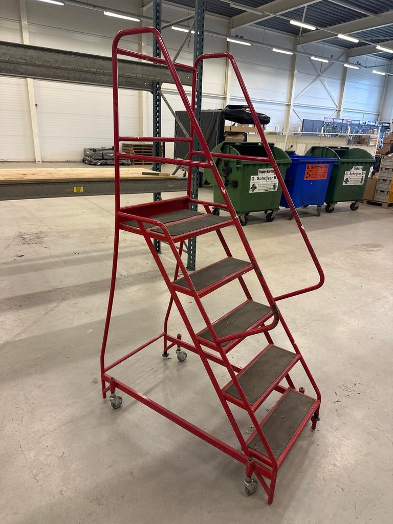 Stevige gebruikte trap - 2 meter hoog, Doe-het-zelf en Verbouw, Ladders en Trappen, Ophalen, Gebruikt, Trap, 2 tot 4 meter
