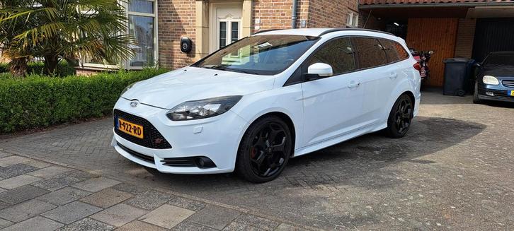 Ford focus st 3, Auto's, Ford, Particulier, Focus, ABS, Achteruitrijcamera, Airbags, Airconditioning, Bochtverlichting, Boordcomputer