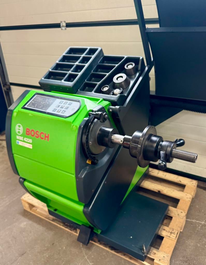 Super nette Bosch WBE 4220 volautomatische balanceermachine!, Auto diversen, Ophalen of Verzenden, Zo goed als nieuw