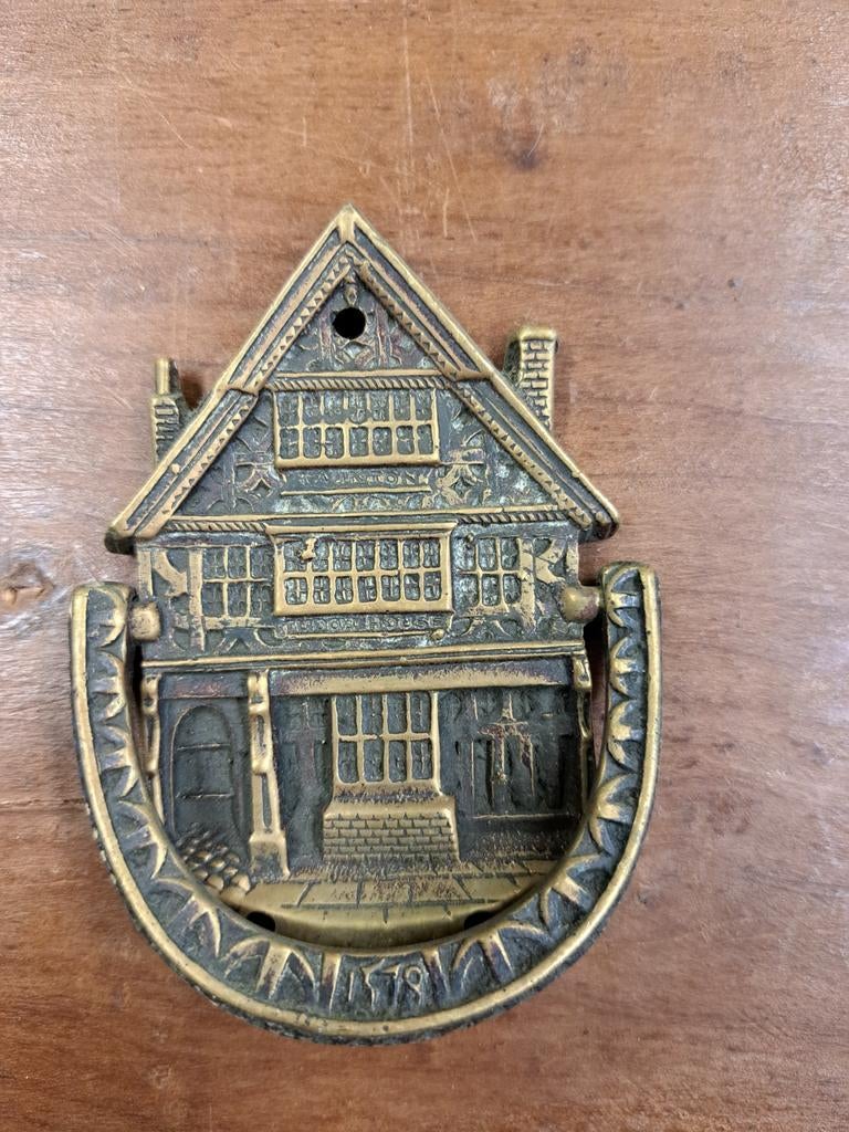 Oude bronzen deurklopper in de vorm van een woning, Ophalen of Verzenden