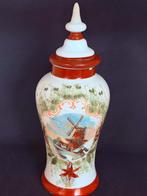 Antieke opaline vaas met deksel., Ophalen of Verzenden