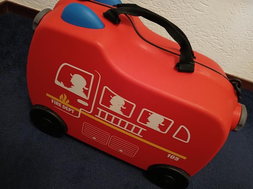 Topmove kinderkoffer met zitvak-Brandweer-18L-48x21x34,5 cm., Sieraden, Tassen en Uiterlijk, Koffers, Ophalen of Verzenden, Zo goed als nieuw
