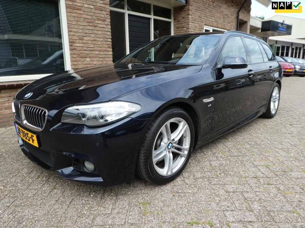 BMW 5-serie Touring 520i Executive Automaat / Leder / Navi /, Auto's, Automaat, Gebruikt, 4 cilinders, 2000 kg