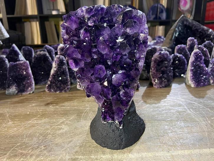 Amethist cluster (84) diep paars van kleur, top stuk!, Verzamelen, Mineralen en Fossielen, Mineraal, Ophalen of Verzenden