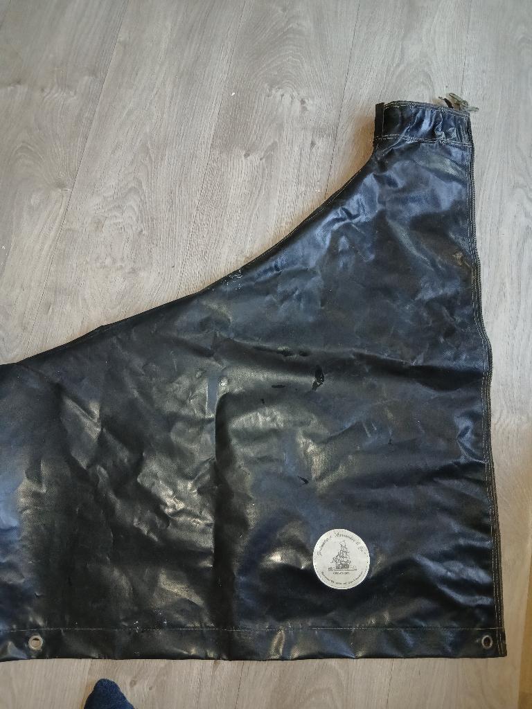 Mooie zwarte huik, Watersport en Boten, Zeilen en Zeiltoebehoren, Ophalen of Verzenden, Gebruikt, Toebehoren, Minder dan 15 m²