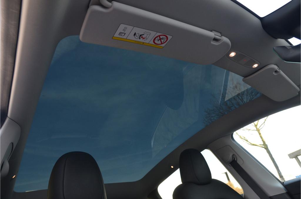 Tesla Model Y Long Range AWD 75 kWh Trekhaak (1.600kg) AutoP, Auto's, Tesla, 12 maanden, Adaptive Cruise Control, Zwart, Wit