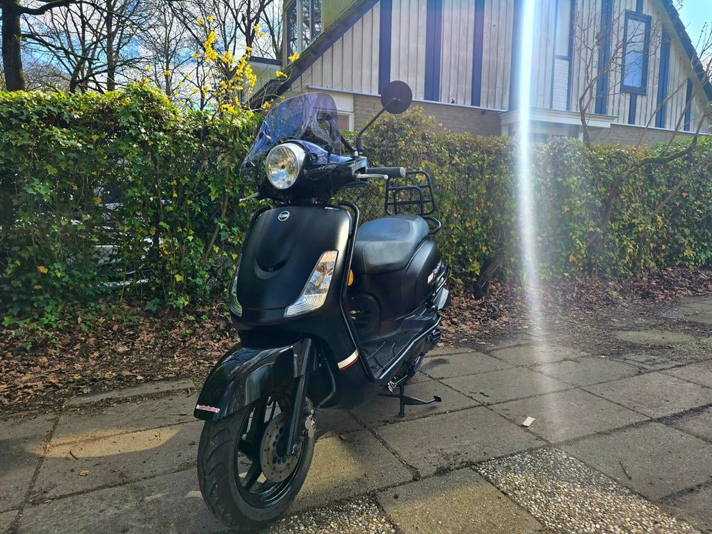 Zwarte SYM Fiddle scooter, Gebruikt, Maximaal 45 km/u, Ophalen of Verzenden, Benzine