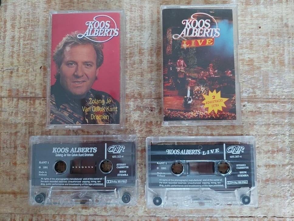 2 Koos Alberts Cassettes: Zo Zong Hij Van Gehele Kant & Live, Cd's en Dvd's, Cassettebandjes, Gebruikt, 2 t/m 25 bandjes, Ophalen of Verzenden