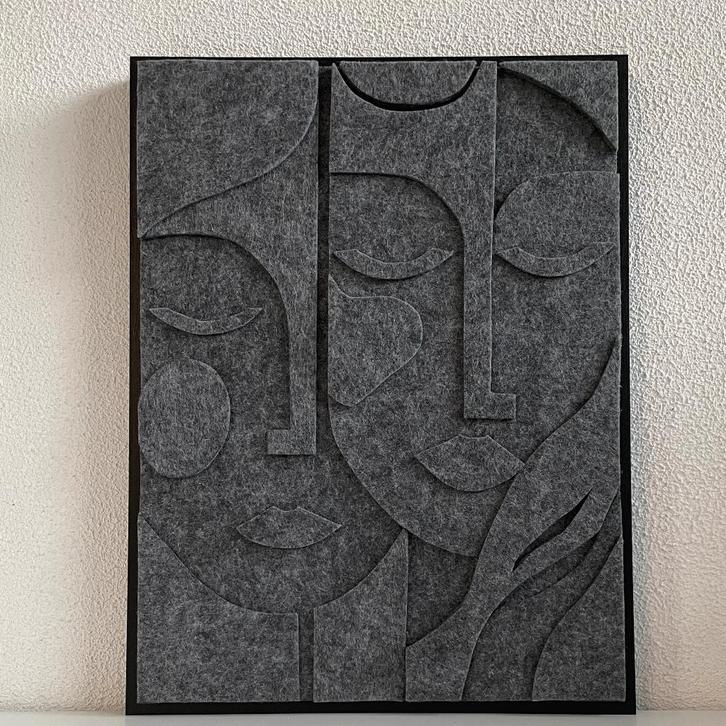 Schilderij van vilt kleur: grijs - zwarte lijst 42 X 32 cm., Huis en Inrichting, Woonaccessoires | Schilderijen, Tekeningen en Foto's