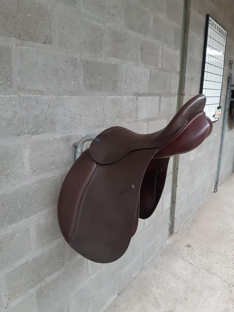 Dressuur zadel, Ophalen, Zo goed als nieuw, Dressuur