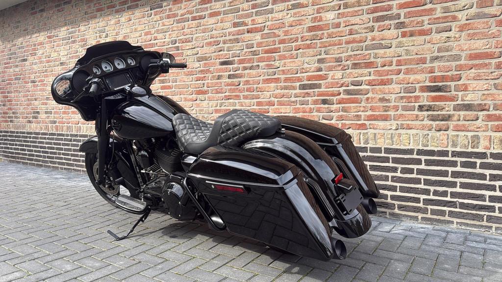 Harley Davidson 103 FLHX Street Glide CVO Blackout Streetgli, Motoren, Laan van Vredenoord 33
2289 DA  Rijswijk, NL, 1690 cc, H-DCUSTOMERSERVICE@Harley-Davidson.com
