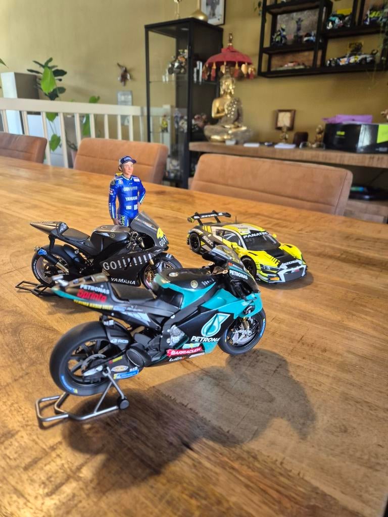 Valentino rossi schaalmodellen, Hobby en Vrije tijd, Modelauto's | 1:5 tot 1:12, Ophalen, Gebruikt, Motor