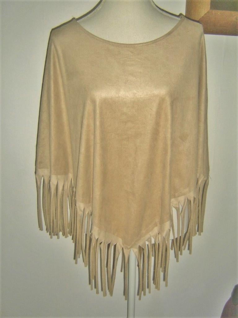 TRENDY beige suedelook poncho met franjes - nieuw!, Ophalen of Verzenden, Nieuw