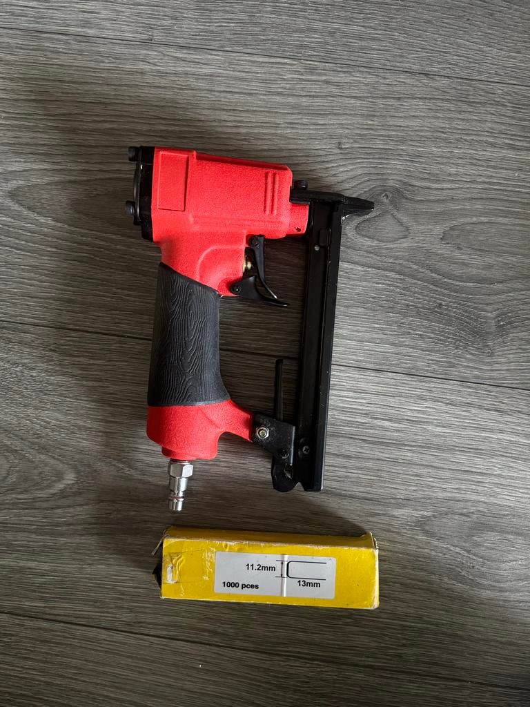 pneumatische tacker nietmachine zgan, Ophalen, Zo goed als nieuw