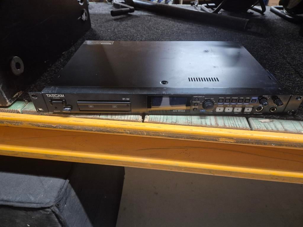 Tascam SS-R100, Ophalen