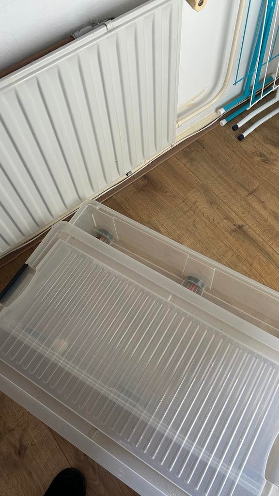 Plastic opbergbak met deksel en wieltjes -!, Ophalen, Gebruikt, Kunststof