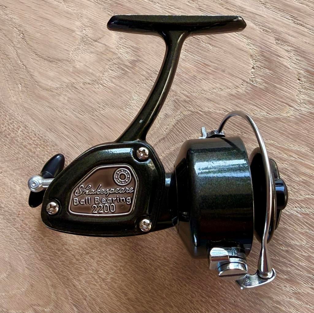 Werpmolen Shakespeare Ball Bearing 2200, Ophalen of Verzenden, Zo goed als nieuw, Molen