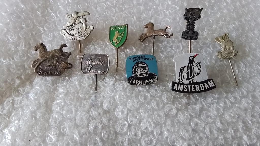 8 verschillende speldjes dierentuinen, Verzamelen, Speldjes, Pins en Buttons, Ophalen of Verzenden, Zo goed als nieuw, Overige onderwerpen