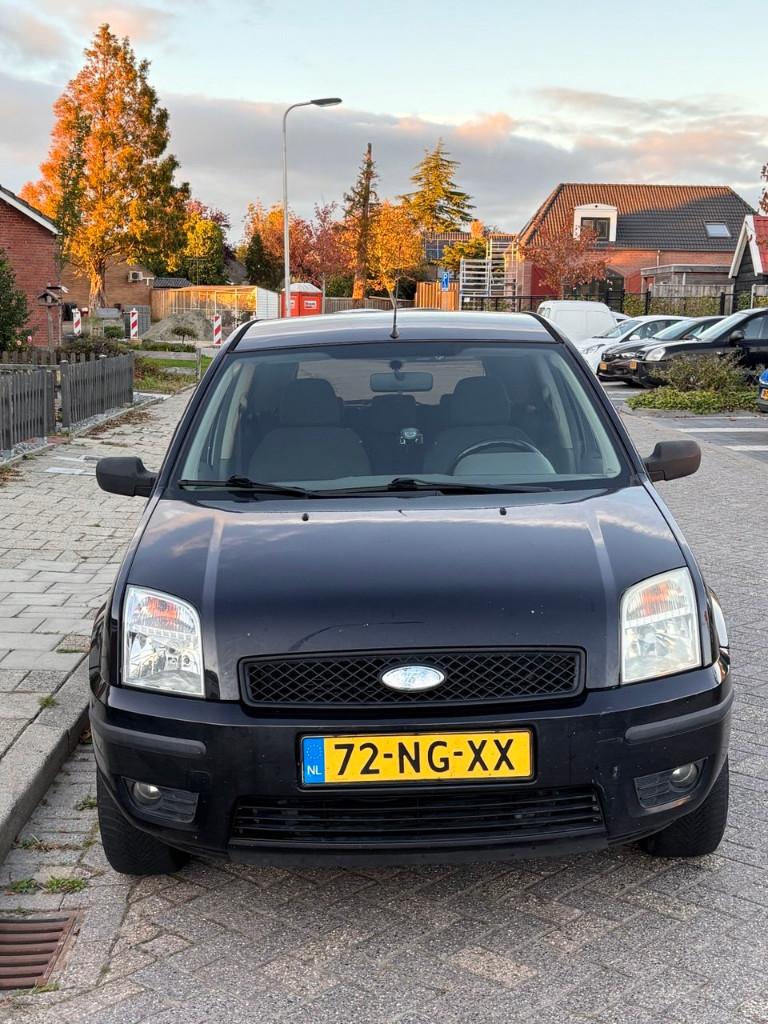Ford Fusion 1.6 16V 2003 Zwart, Auto's, Voorwielaandrijving, 1596 cc, 15 km/l, 100 pk