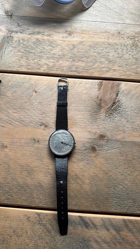 Horloge gemaskt van amerikaanse dollar, Ophalen of Verzenden