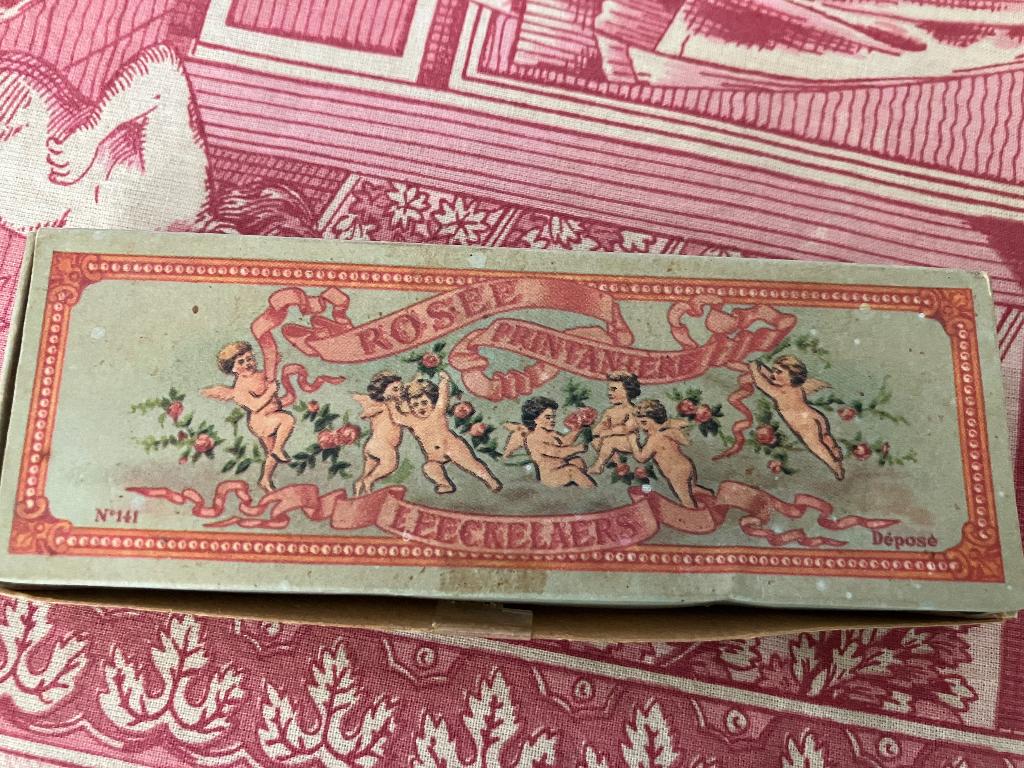 Frans doosje met baby zeepjes, Antiek en Kunst, Curiosa en Brocante, Ophalen of Verzenden