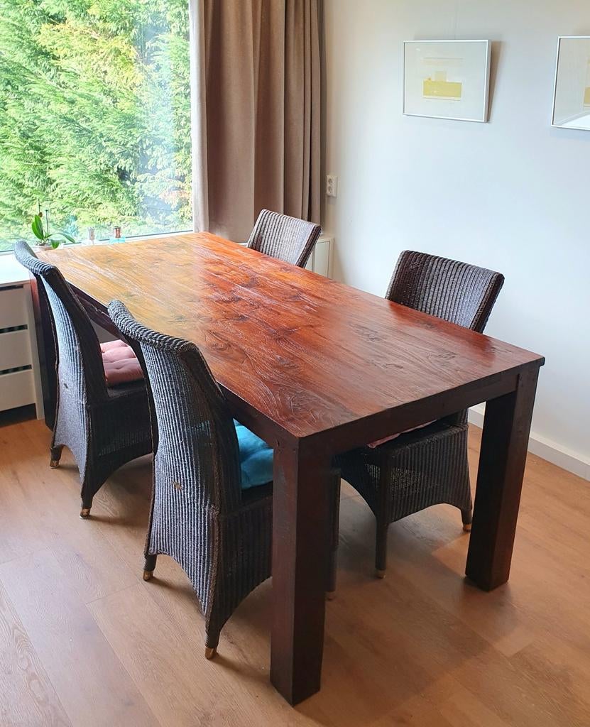 Mooie zware grote Houten Eettafel met 4 eetkamerstoelen., Huis en Inrichting, Tafels | Eettafels, Ophalen, Gebruikt