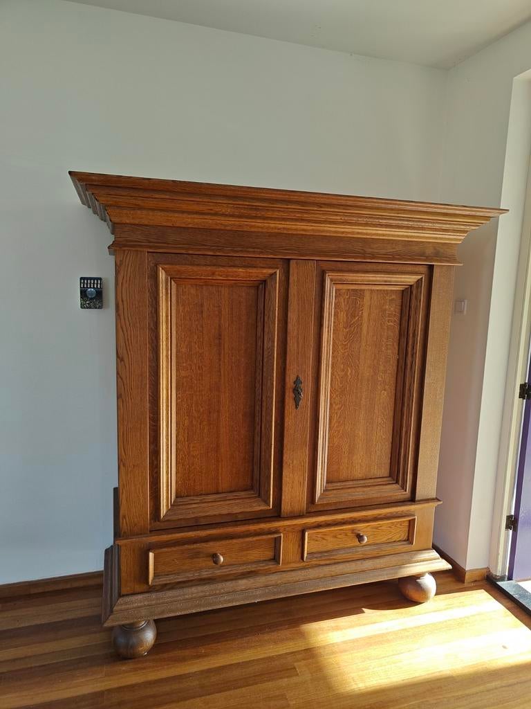 Robuuste houten kast met 2 lades - 196x160x54cm, Antiek en Kunst, Ophalen