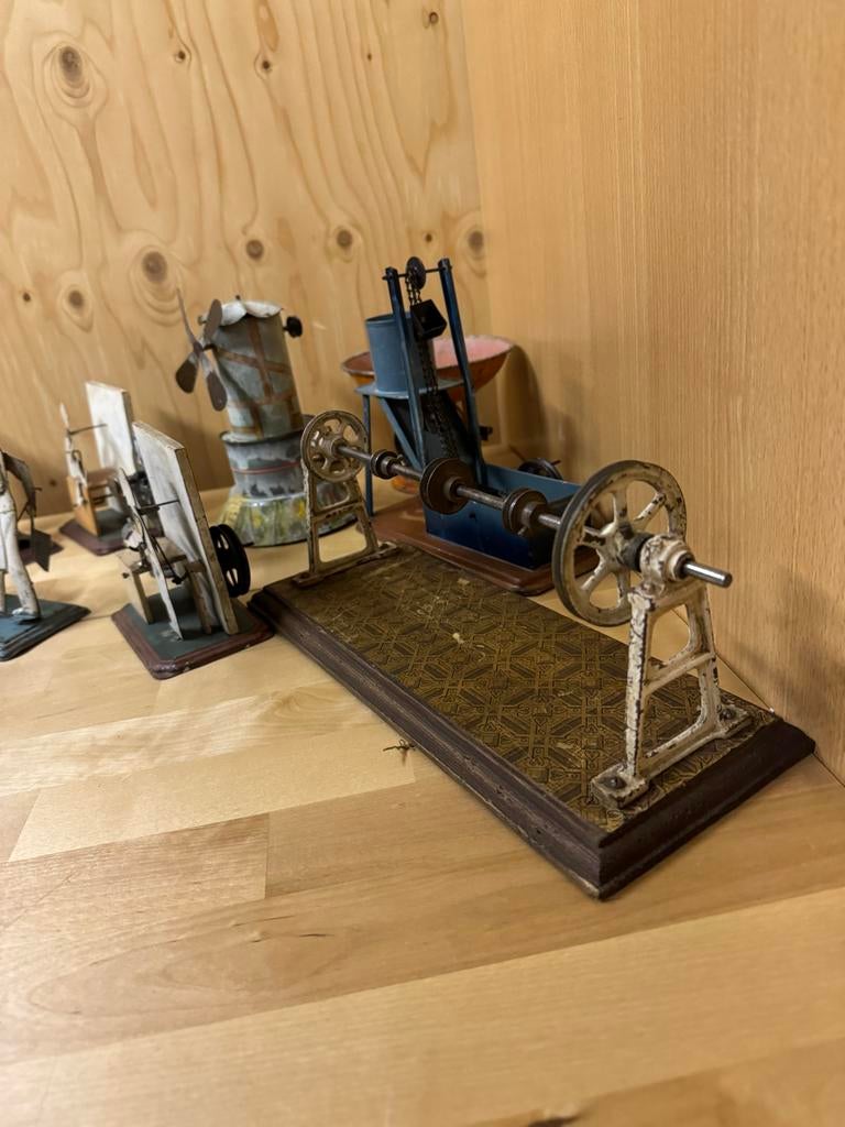 Antieke Speelgoed Miniatuur Machines, Verzenden