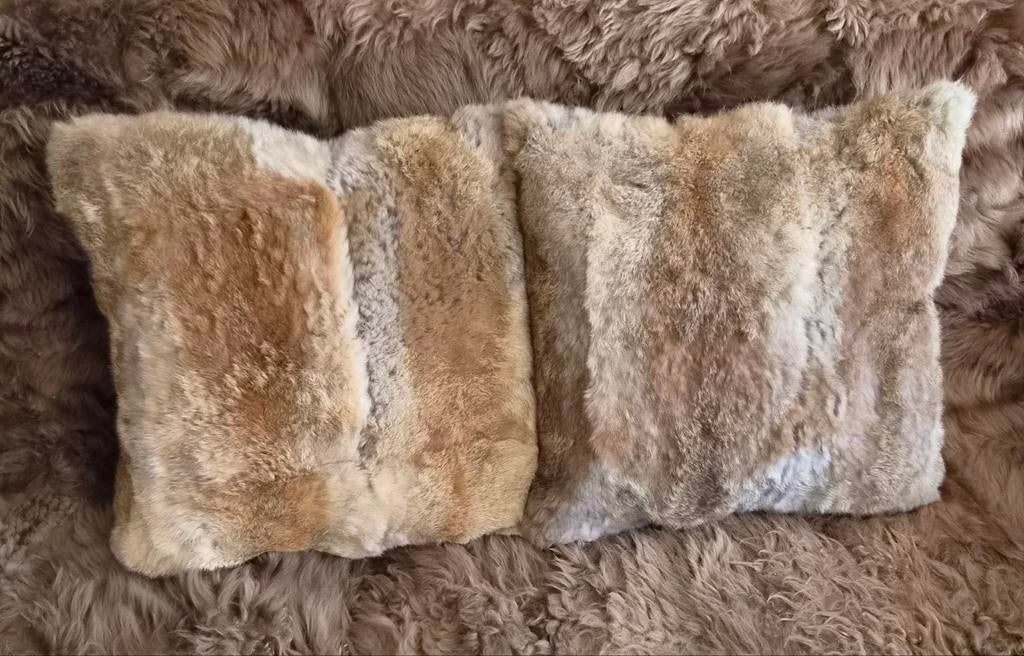 Echte konijnen/hazenvellen kussens., Ophalen, Zo goed als nieuw, Vierkant