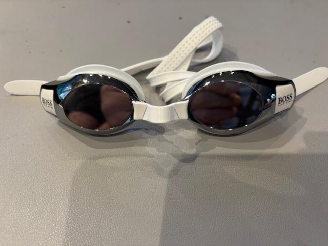 Hugo Boss  100% absorbtie UVA-UVB-UBC nieuw, Ophalen of Verzenden, Nieuw, Zwart, Overige merken