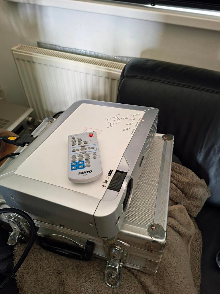 Sanyo Proxtrax Beamer met HDMI adapter en accessoires, Audio, Tv en Foto, Beamers, Gebruikt, Ophalen of Verzenden, Sanyo, LCD