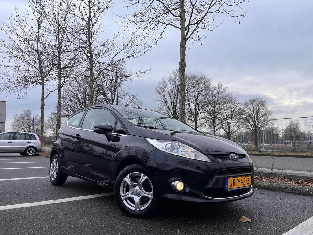Ford Fiesta 1.25 Titanium 82 pk SCHADE-STOELVERWARMING-AIRCO, Voorwielaandrijving, Stof, 1242 cc, 4 cilinders