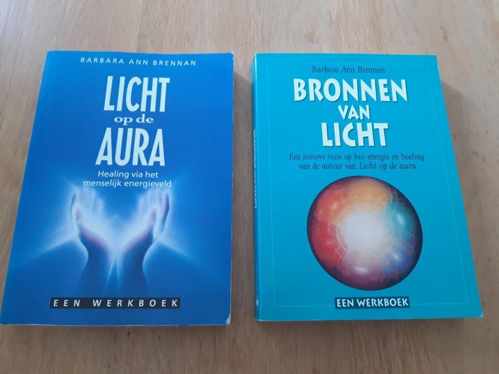Licht op de aura,  bronnen van licht., Boeken, Esoterie en Spiritualiteit, Ophalen, Zo goed als nieuw, Spiritualiteit algemeen