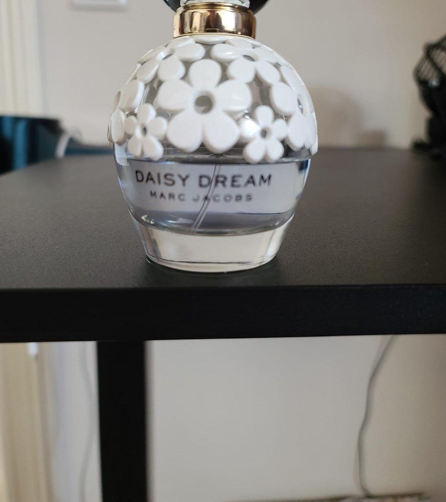 Marc Jacobs Daisy Dream EDT - 50ml (ca. 20-25ml over), Sieraden, Tassen en Uiterlijk, Uiterlijk | Parfum, Ophalen, Gebruikt