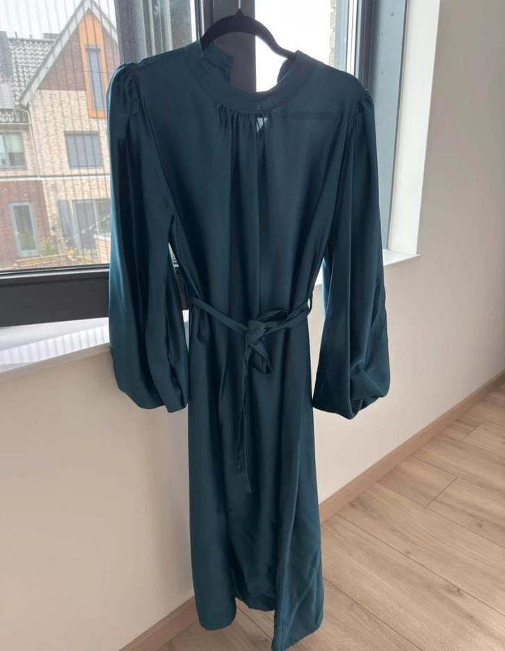 Mooie blauwe jurk met strikceintuur, Kleding | Dames, Jurken, Zo goed als nieuw, Maat 38/40 (M), Blauw, Onder de knie, Ophalen of Verzenden