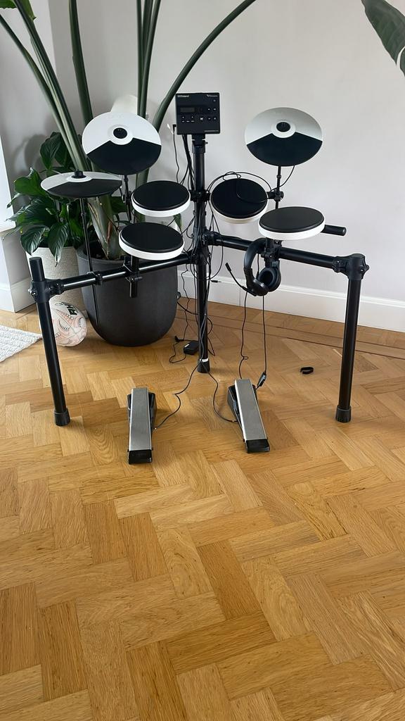 Roland TD02 VDrum set, Ophalen, Zo goed als nieuw, Roland