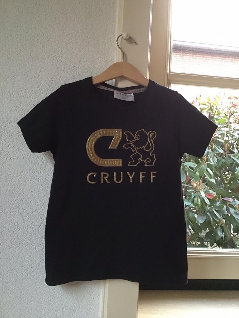 Cruyff Shirt zwart met opdruk maat 128, Ophalen of Verzenden, Zo goed als nieuw, Jongen, Shirt of Longsleeve