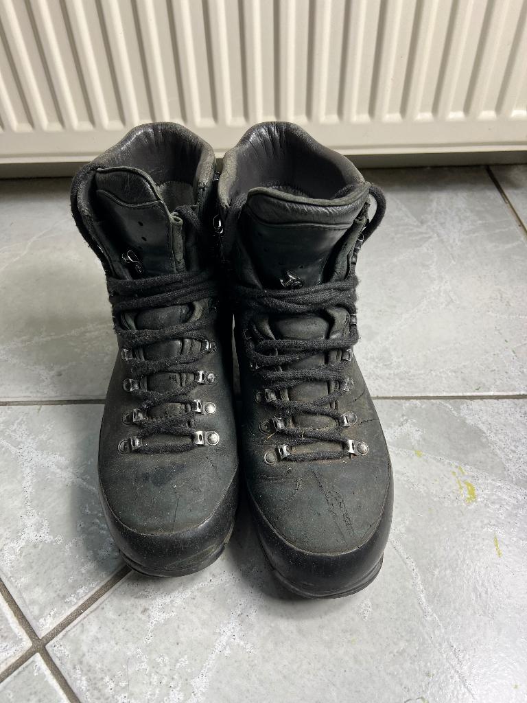 Zwaar gedragen paar Meindl 3716-01 Island Pro M1 maat270S.43, Sport en Fitness, Bergsport en Wandelen, Verzenden, Gebruikt, Schoenen