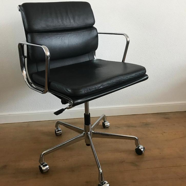 IZGS Vitra Eames softpad Aluminium chair EA 217 chroom, Huis en Inrichting, Bureaustoelen, Zo goed als nieuw, Bureaukruk, Zwart