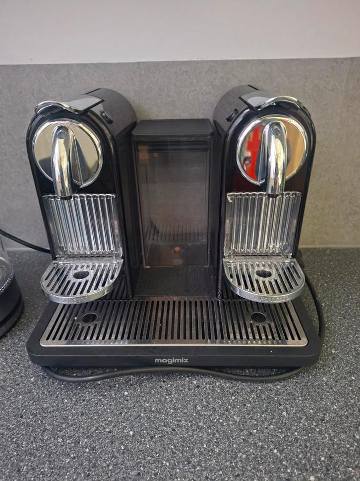 Magimix Nespresso Pixie Clips - Zwart, Witgoed en Apparatuur, Koffiezetapparaten, Zo goed als nieuw, Koffiepads en cups, Espresso apparaat