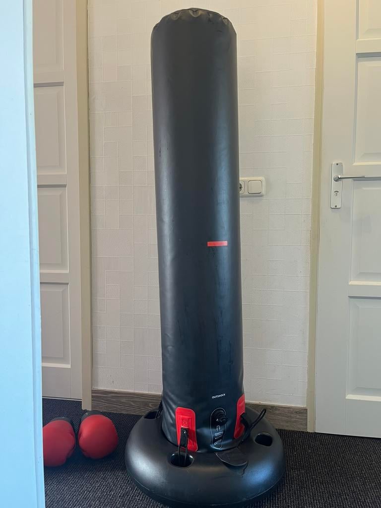 Opblaasbare bokszak Outshock inclusief handschoenen, Sport en Fitness, Boksen, Ophalen, Zo goed als nieuw, Bokszak