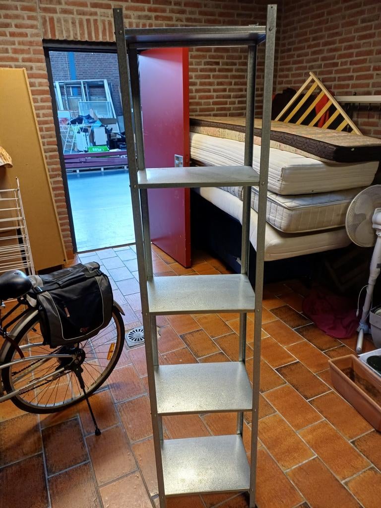 Metaal kast, Ophalen