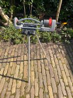 Gardena sproei installatie met 3 poot standaard, Tuin en Terras, Tuinsproeiers, Ophalen of Verzenden, Gebruikt, Zwenksproeier