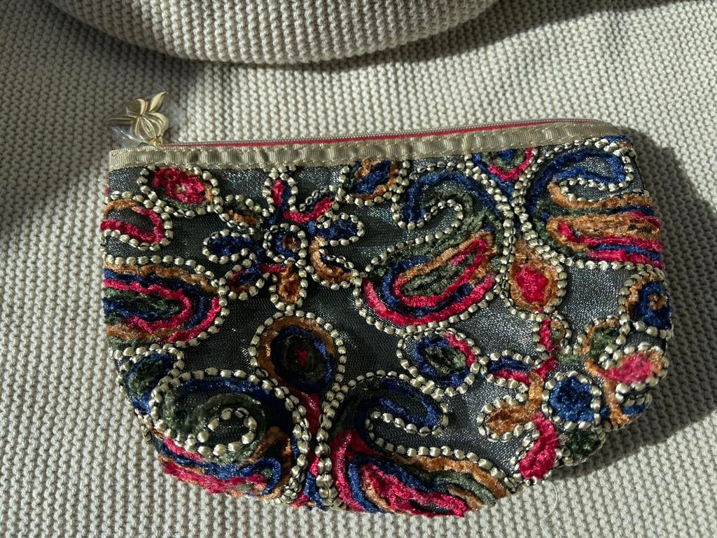 Prachtige Sisley Cosmeticatas – Kleurrijk Paisley Borduursel, Ophalen